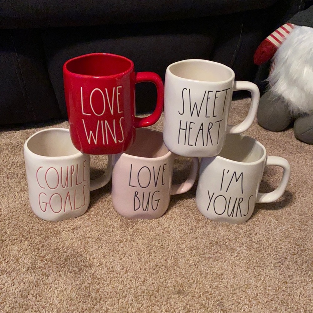 Rae Dunn 5 piece mug set
